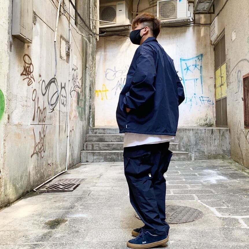 撥水性の高い生地を使っているので、急な雨でも安心。