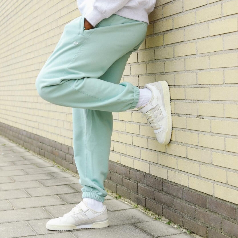 撥水性の高い生地を使っているので、急な雨でも安心。